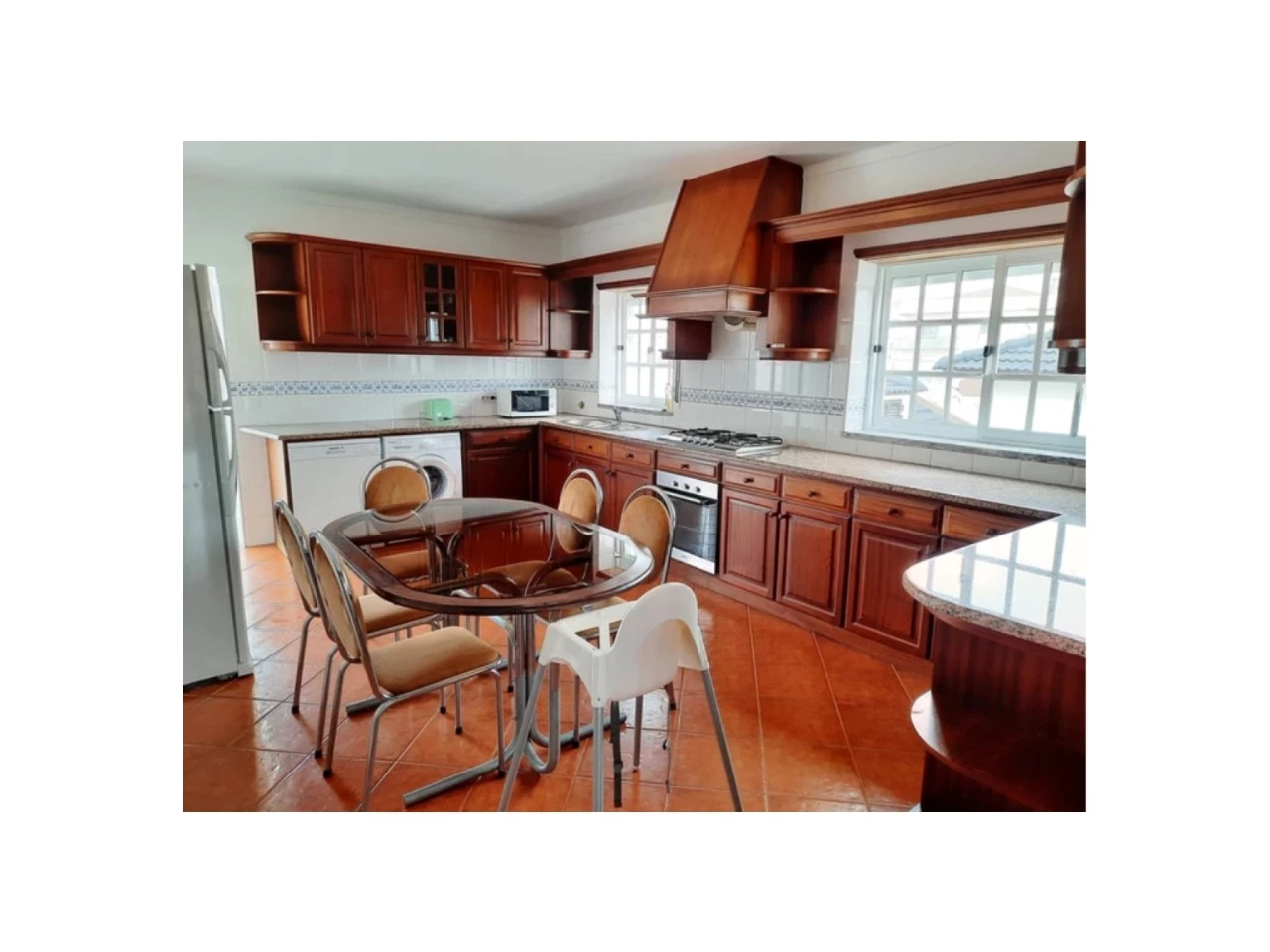 ID90107f01-0000-0500-0000-000013603041.jpg Moradia dividida em 4 apartamentos, ideal para alojamento local a 100m da praia