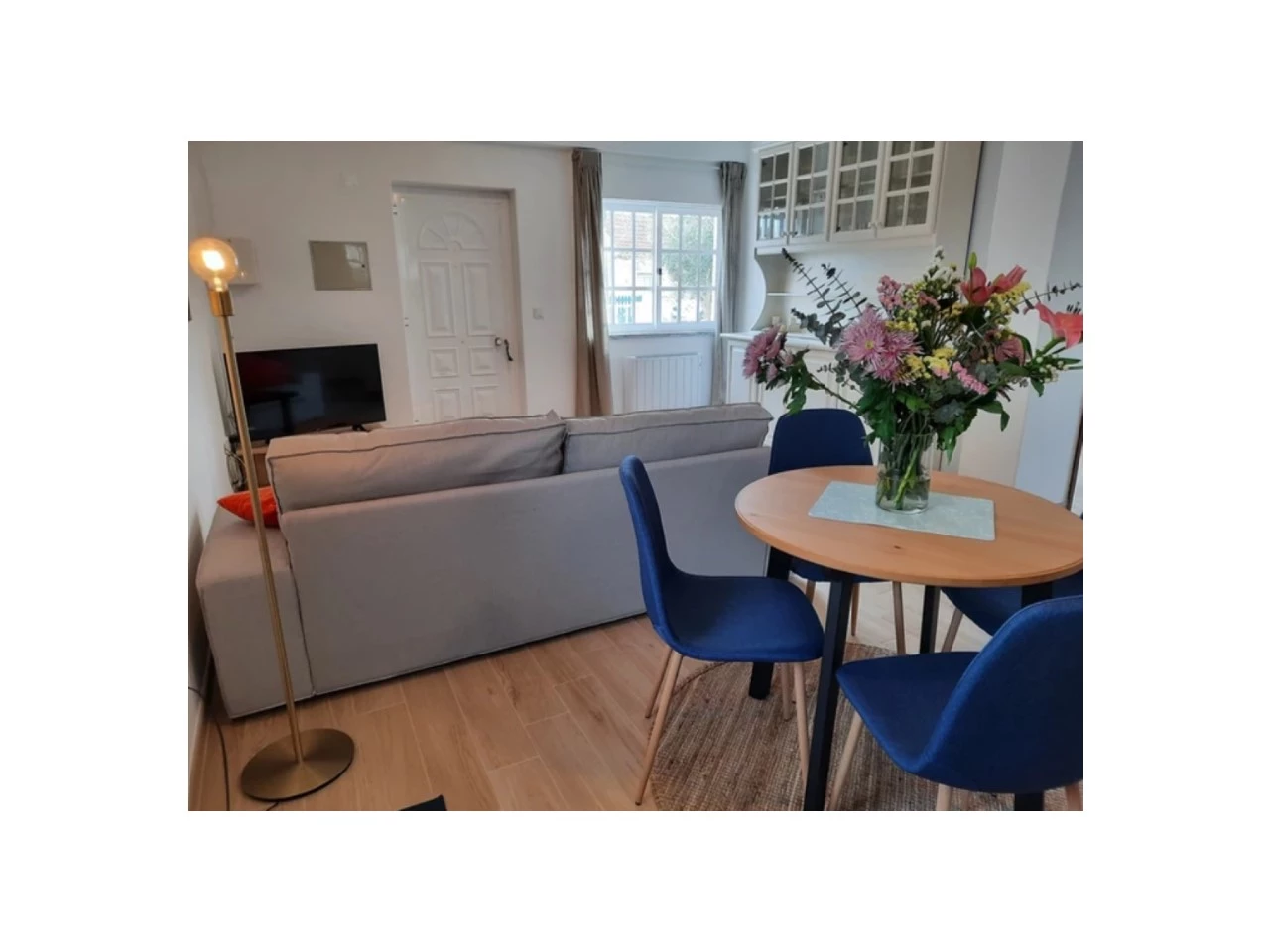 ID90107f01-0000-0500-0000-000013603044.jpg Moradia dividida em 4 apartamentos, ideal para alojamento local a 100m da praia