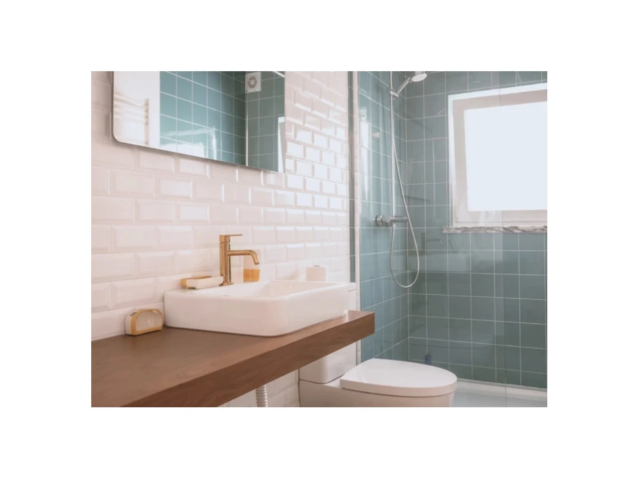 ID90107f01-0000-0500-0000-000013603046.jpg Moradia dividida em 4 apartamentos, ideal para alojamento local a 100m da praia