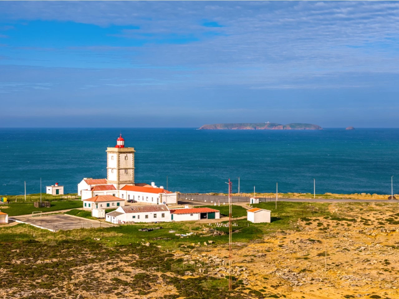 ID90107f01-0000-0500-0000-00001360c4c2.jpg Moradia dividida em 4 apartamentos, ideal para alojamento local a 100m da praia