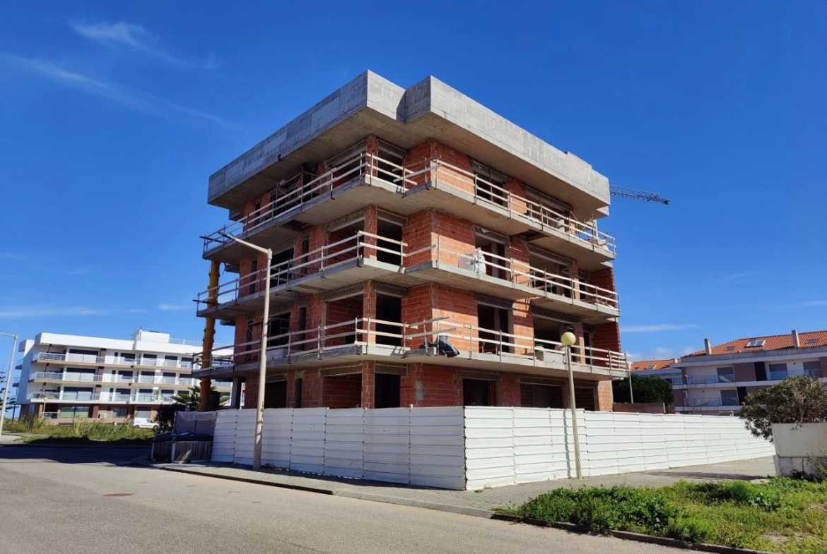 Apartamento de 2 quartos junto á praia dos Super Tubos