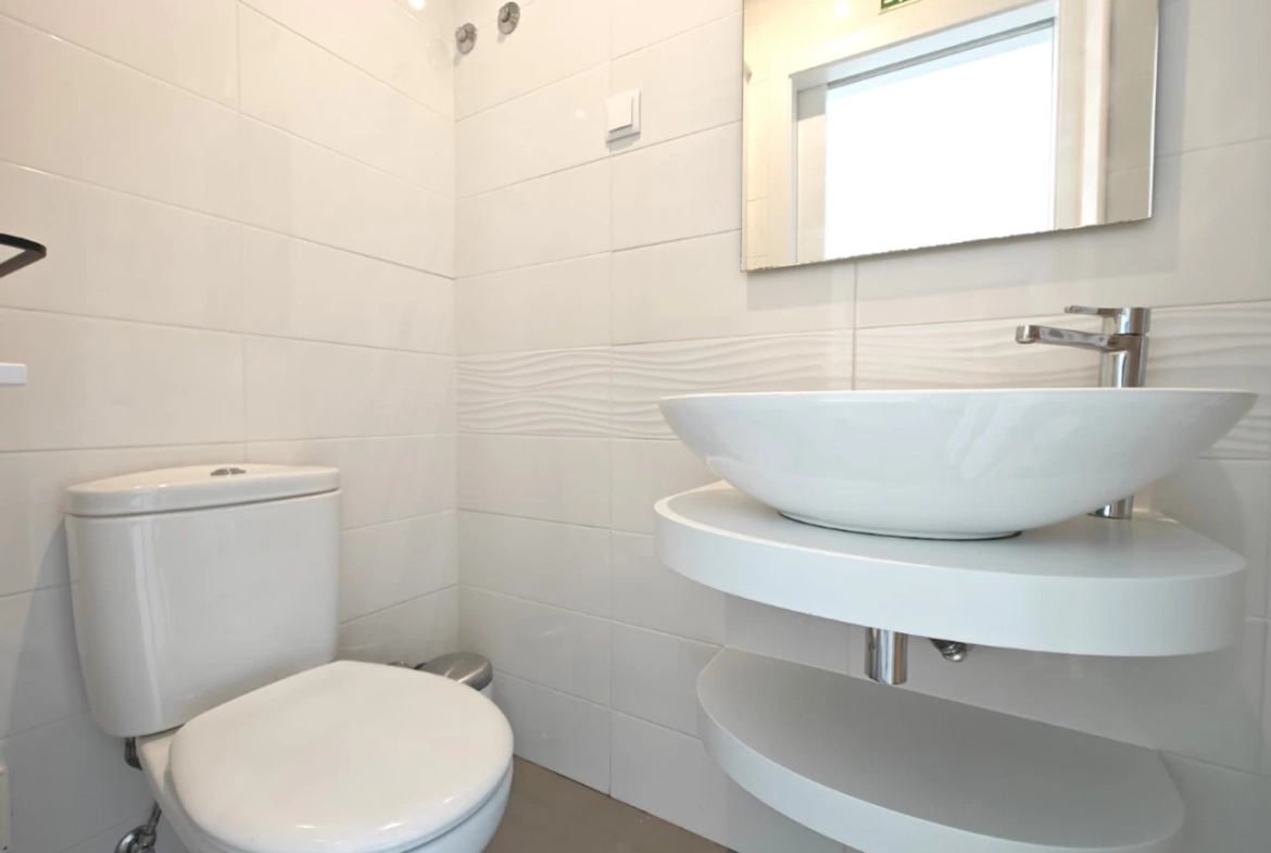 Excelente oportunidade: Imóvel de quatro apartamentos independentes junto a praia