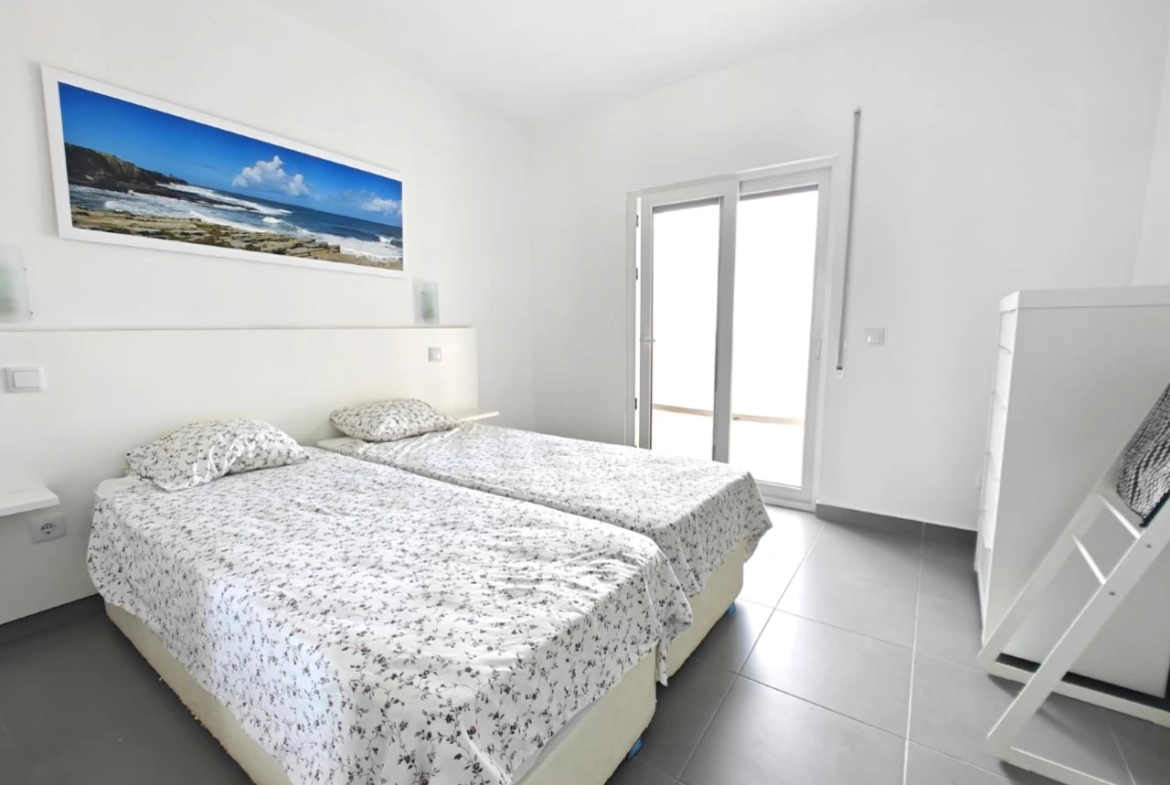 Excelente oportunidade: Imóvel de quatro apartamentos independentes junto a praia