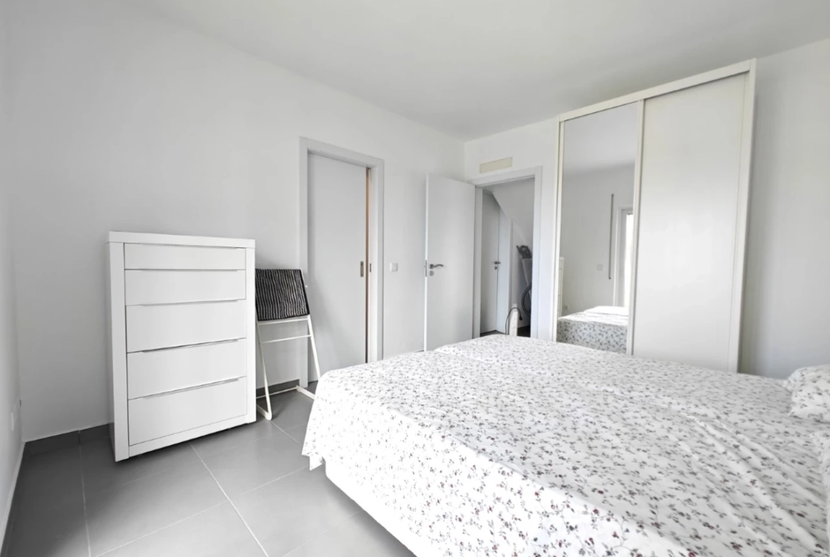 Excelente oportunidade: Imóvel de quatro apartamentos independentes junto a praia