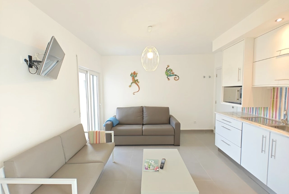 Excelente oportunidade: Imóvel de quatro apartamentos independentes junto a praia