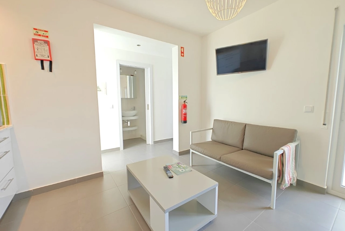 Excelente oportunidade: Imóvel de quatro apartamentos independentes junto a praia