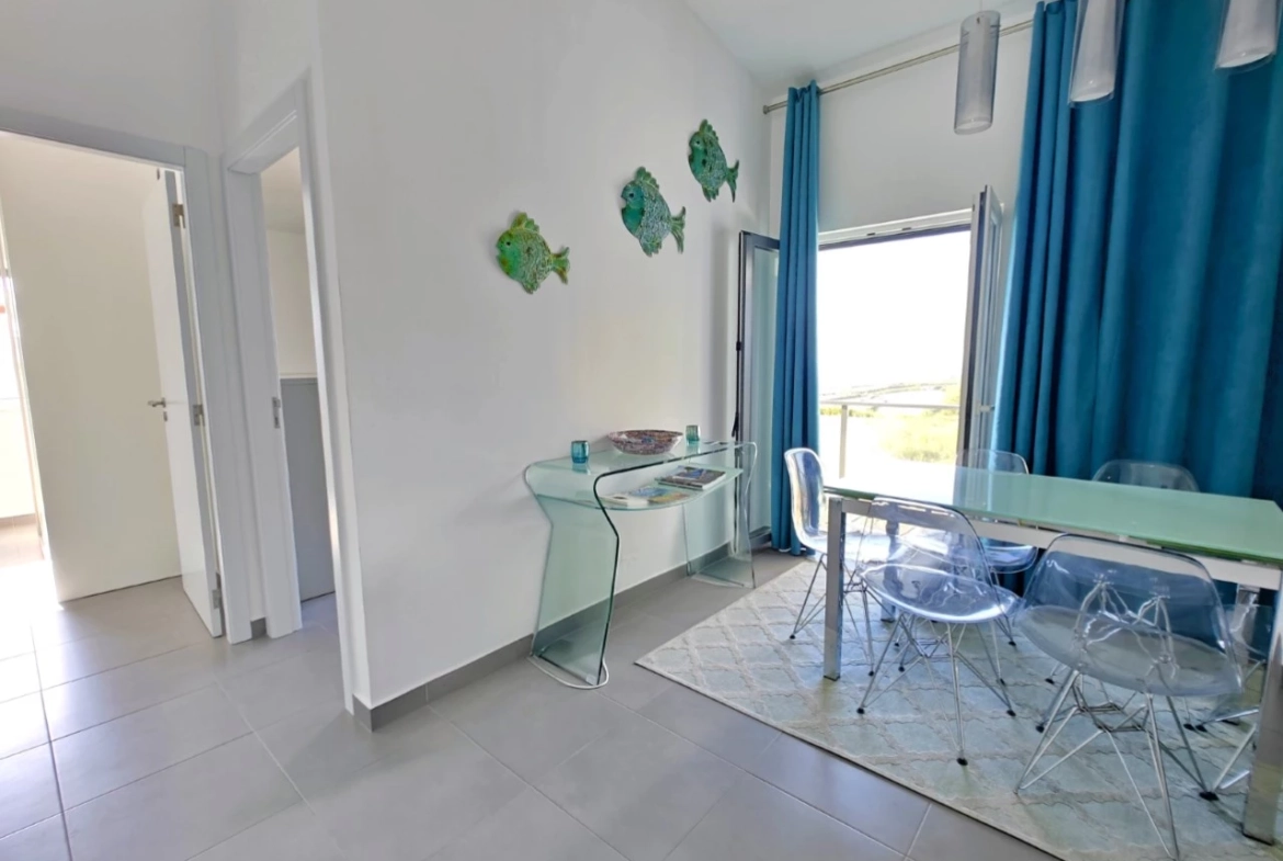 Excelente oportunidade: Imóvel de quatro apartamentos independentes junto a praia