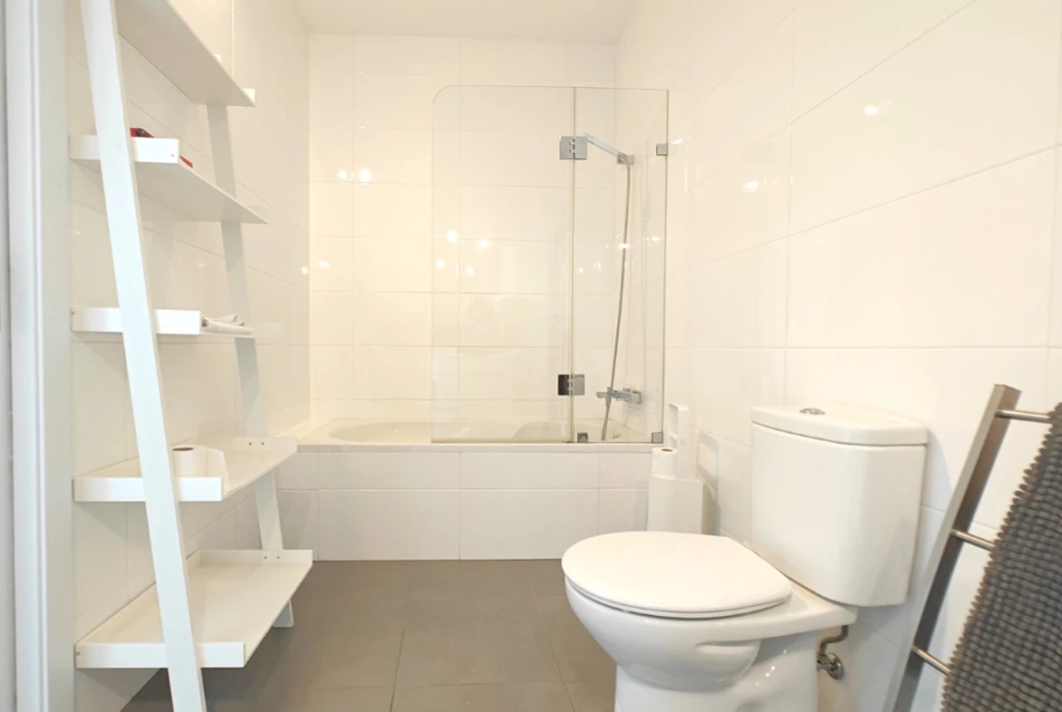Excelente oportunidade: Imóvel de quatro apartamentos independentes junto a praia
