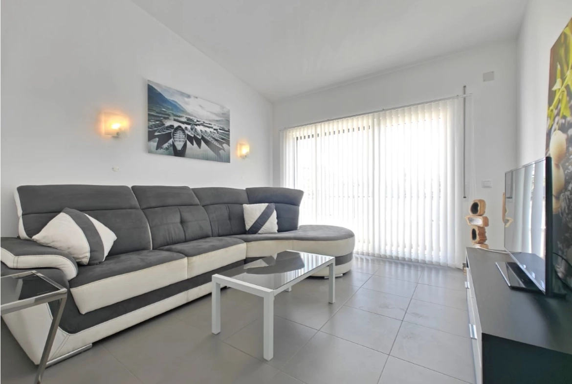 Excelente oportunidade: Imóvel de quatro apartamentos independentes junto a praia