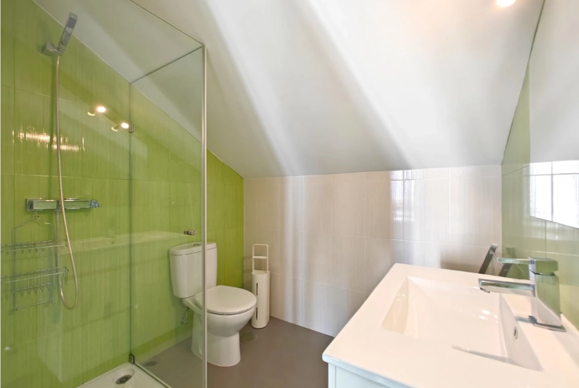 Excelente oportunidade: Imóvel de quatro apartamentos independentes junto a praia