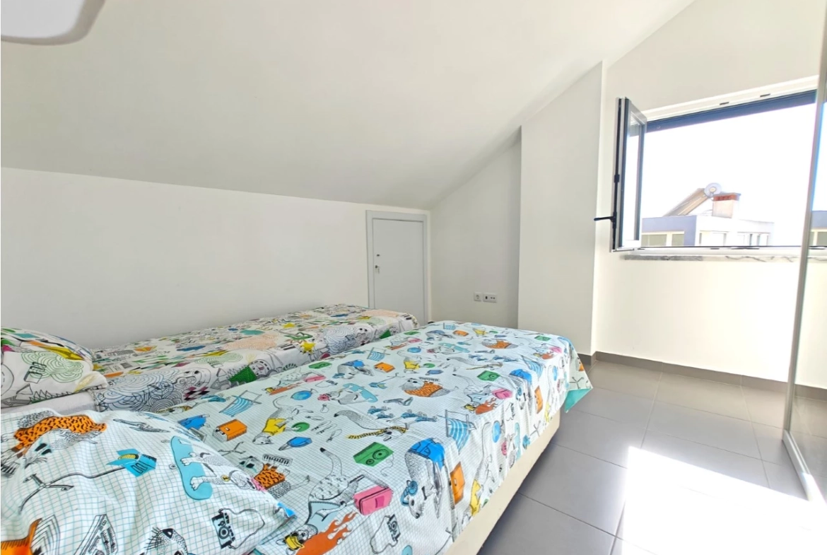 Excelente oportunidade: Imóvel de quatro apartamentos independentes junto a praia