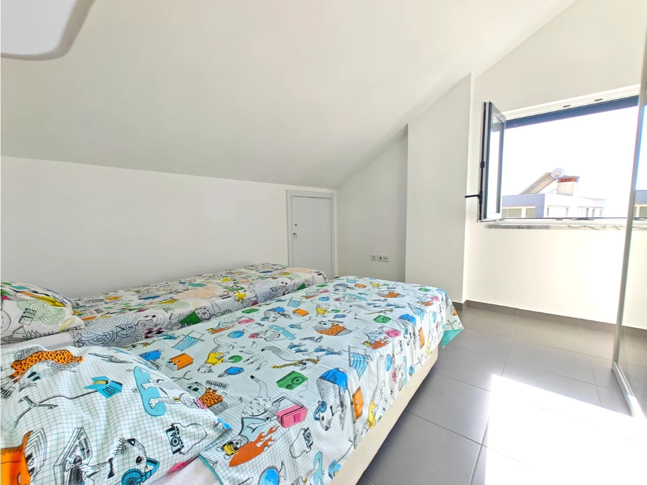 IDae53a601-0000-0500-0000-00001683d488.jpg Excelente oportunidade: Imóvel de quatro apartamentos independentes junto a praia