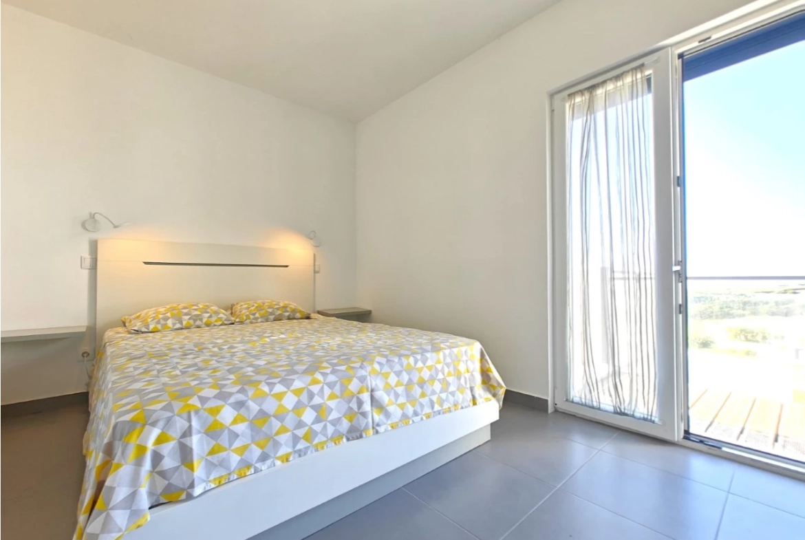 Excelente oportunidade: Imóvel de quatro apartamentos independentes junto a praia