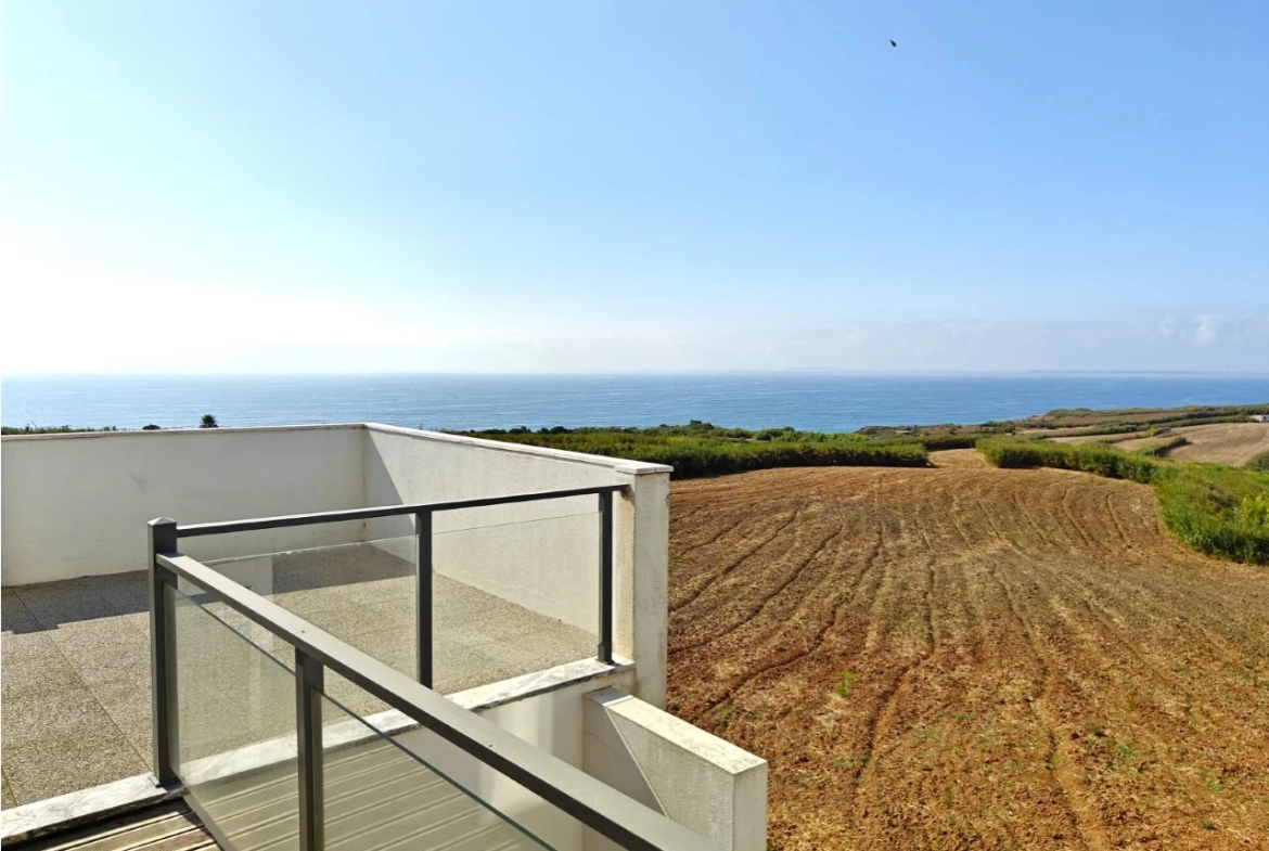 Excelente oportunidade: Imóvel de quatro apartamentos independentes junto a praia