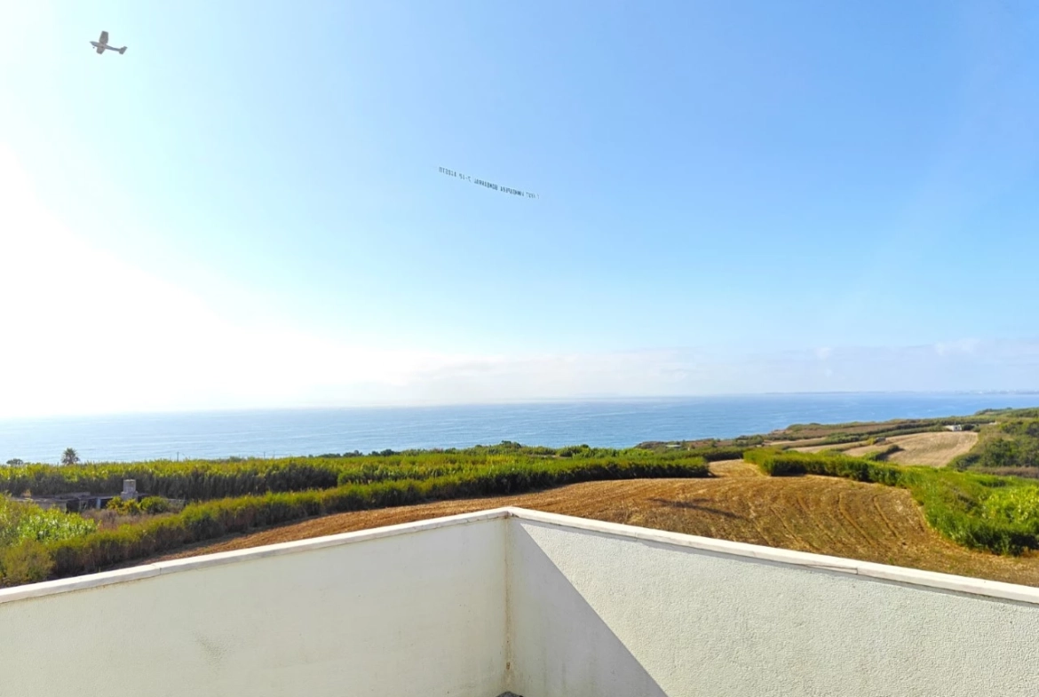 Excelente oportunidade: Imóvel de quatro apartamentos independentes junto a praia