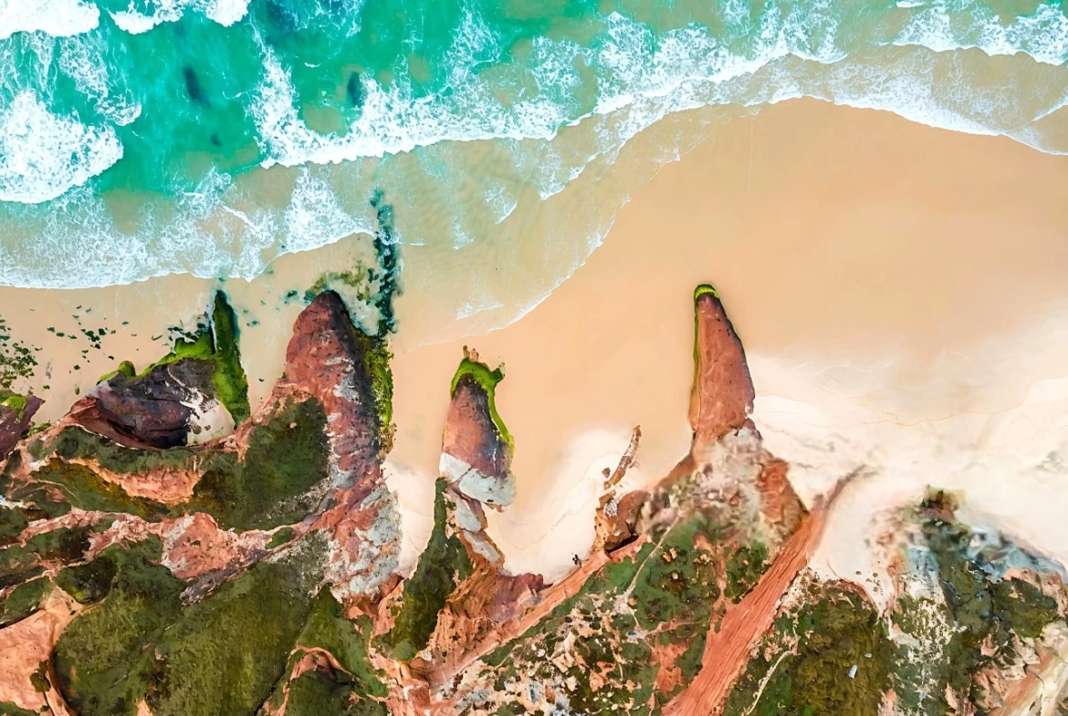 Excelente oportunidade: Imóvel de quatro apartamentos independentes junto a praia