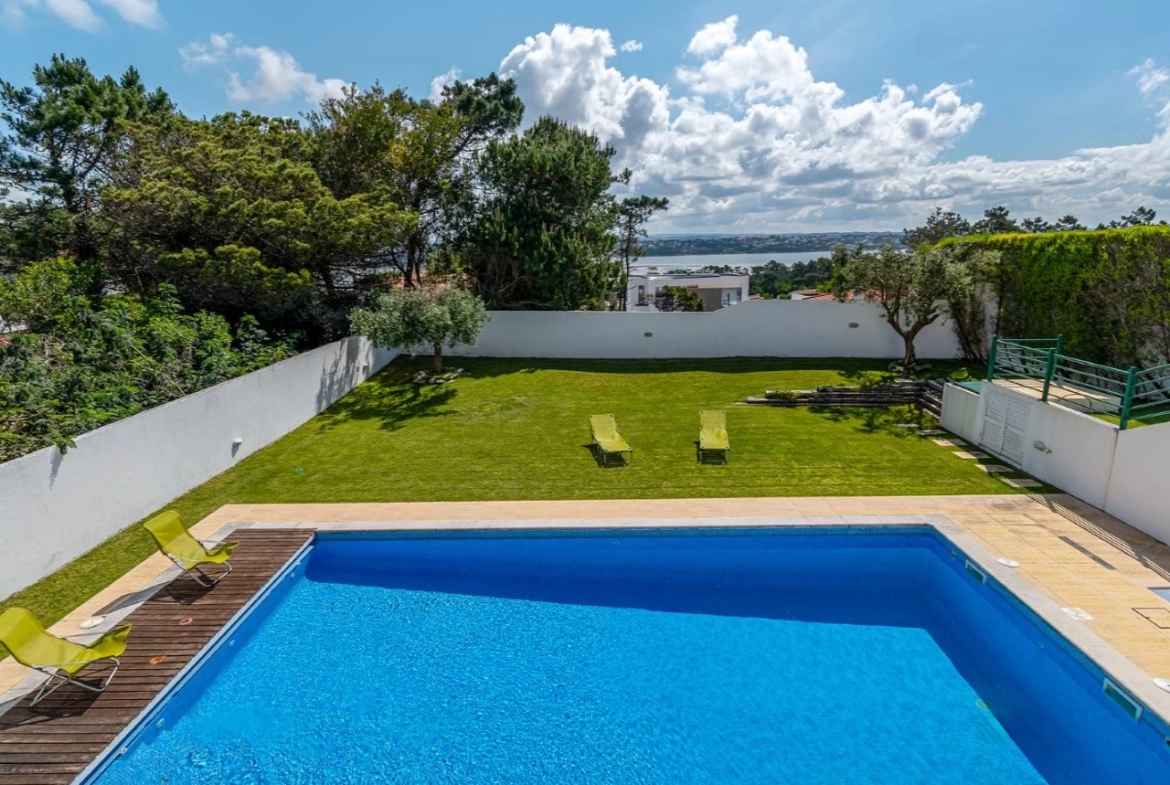 Moradia de Luxo com vista lagoa, praia e mar perto de vários campos de golfe
