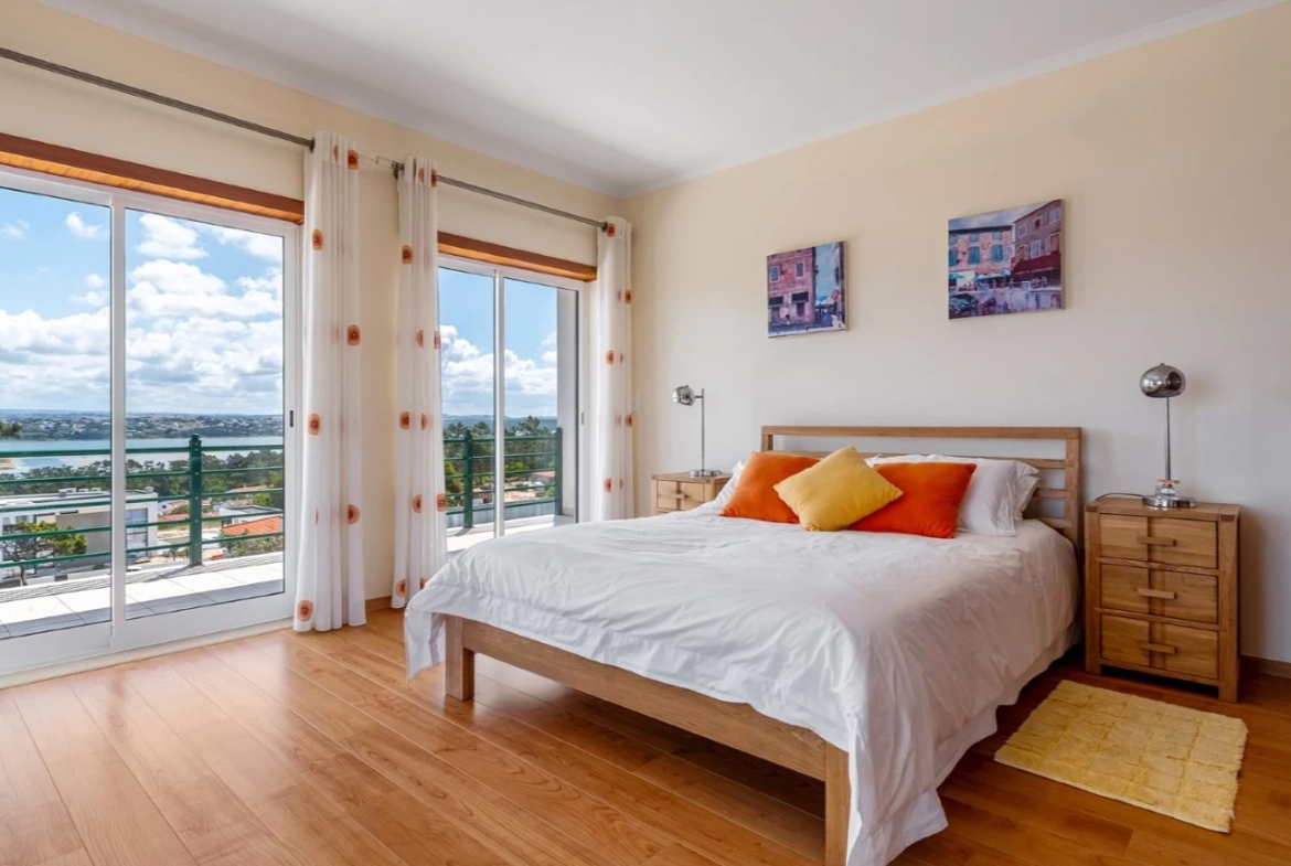 Moradia de Luxo com vista lagoa, praia e mar perto de vários campos de golfe