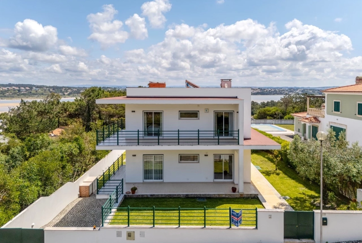 Moradia de Luxo com vista lagoa, praia e mar perto de vários campos de golfe