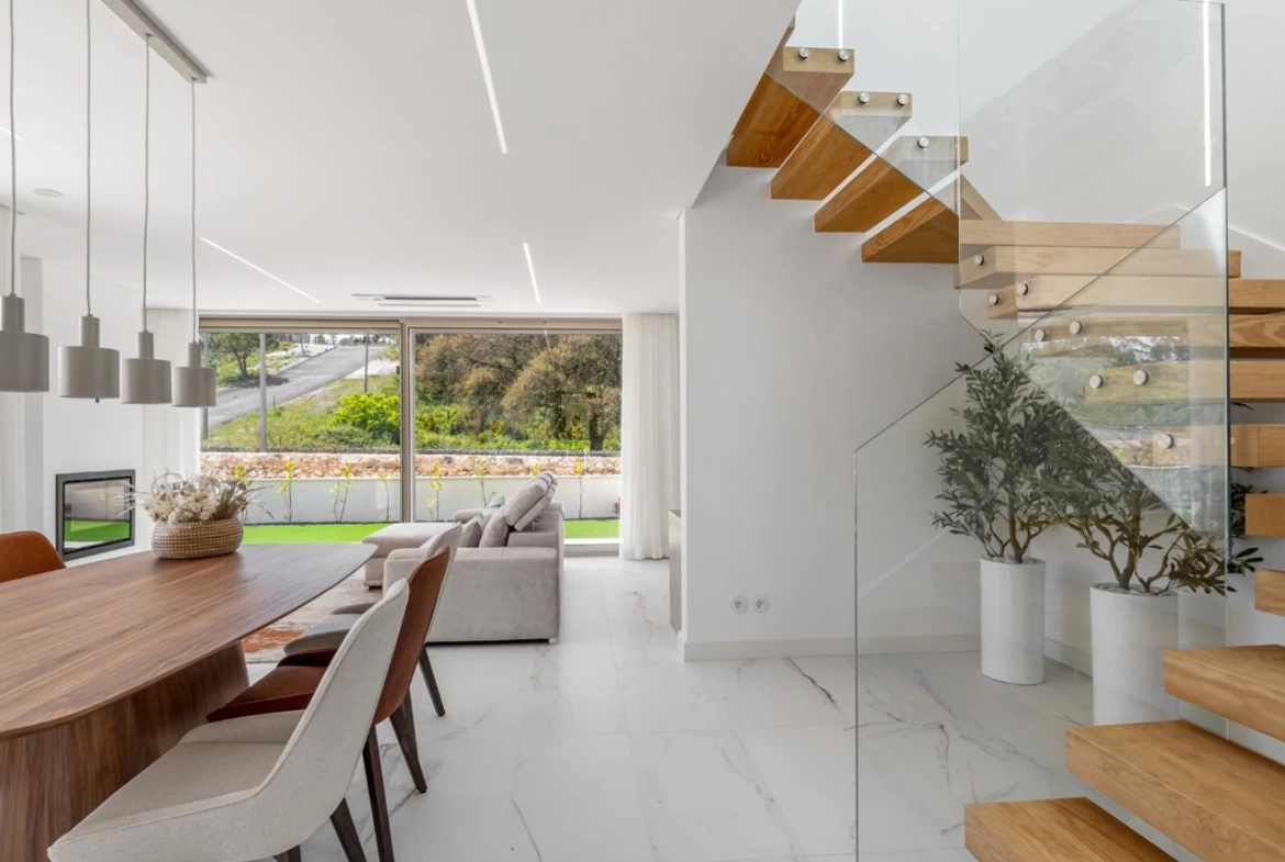 Moradias novas construídas com detalhes de qualidade e luxo!