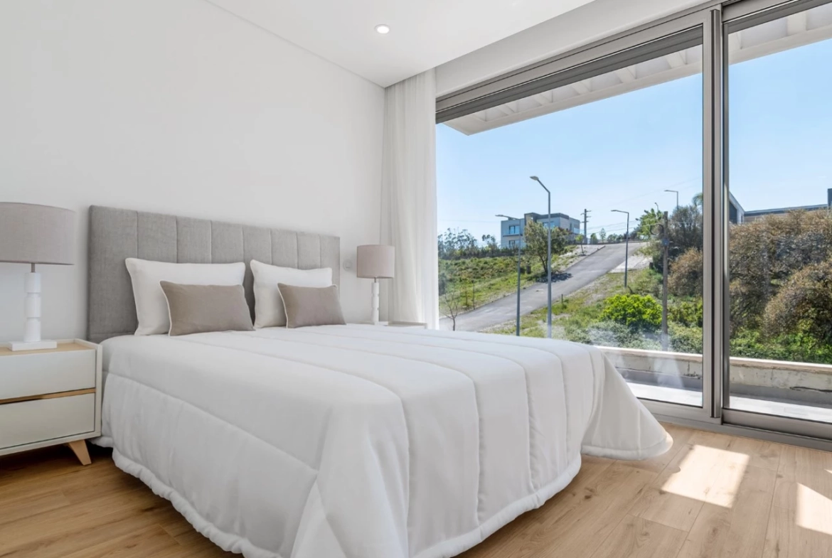 Moradias novas construídas com detalhes de qualidade e luxo!