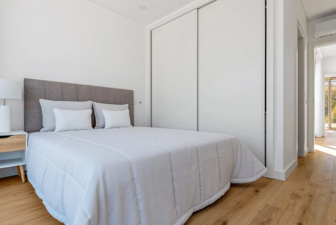 Moradias novas construídas com detalhes de qualidade e luxo!