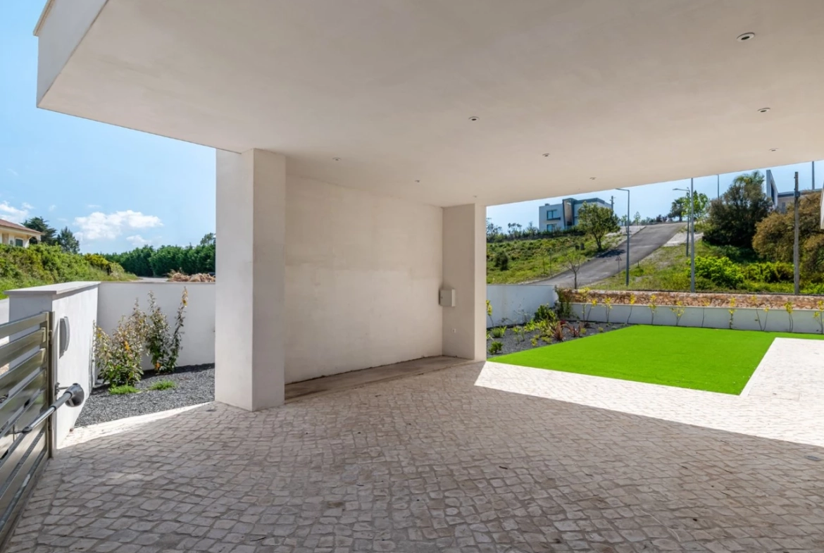 Moradias novas construídas com detalhes de qualidade e luxo!