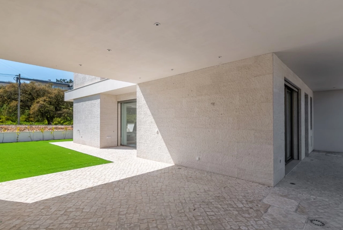 Moradias novas construídas com detalhes de qualidade e luxo!