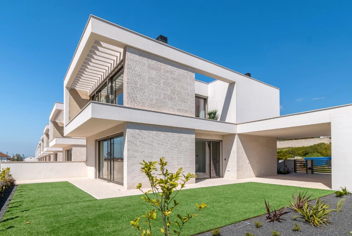 Moradias novas construídas com detalhes de qualidade e luxo!