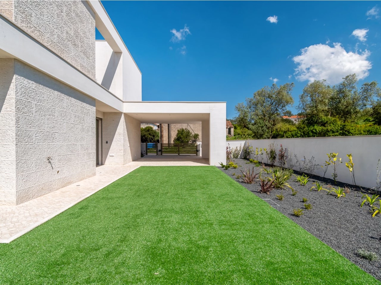 IDd8076e01-0000-0500-0000-0000158495b4.jpg Moradias novas construídas com detalhes de qualidade e luxo!