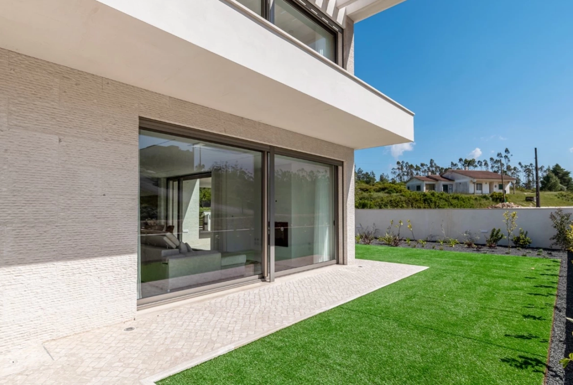 Moradias novas construídas com detalhes de qualidade e luxo!