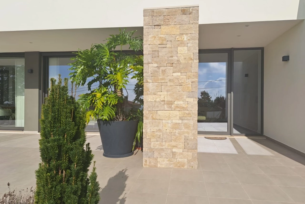Moradia térrea contemporânea, a 5 minutos de Óbidos