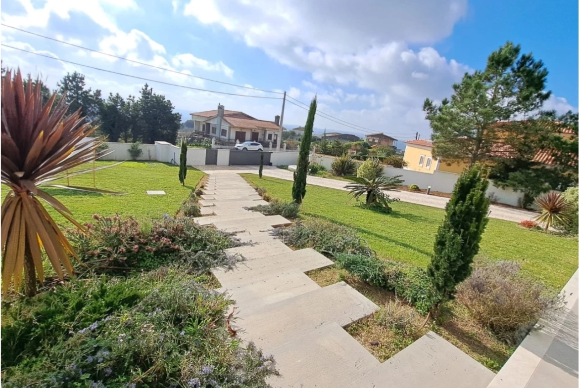 Moradia térrea contemporânea, a 5 minutos de Óbidos