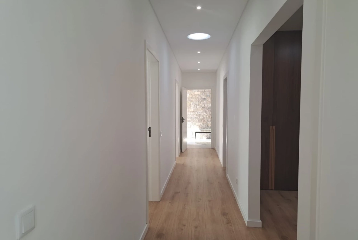 Moradia térrea contemporânea, a 5 minutos de Óbidos