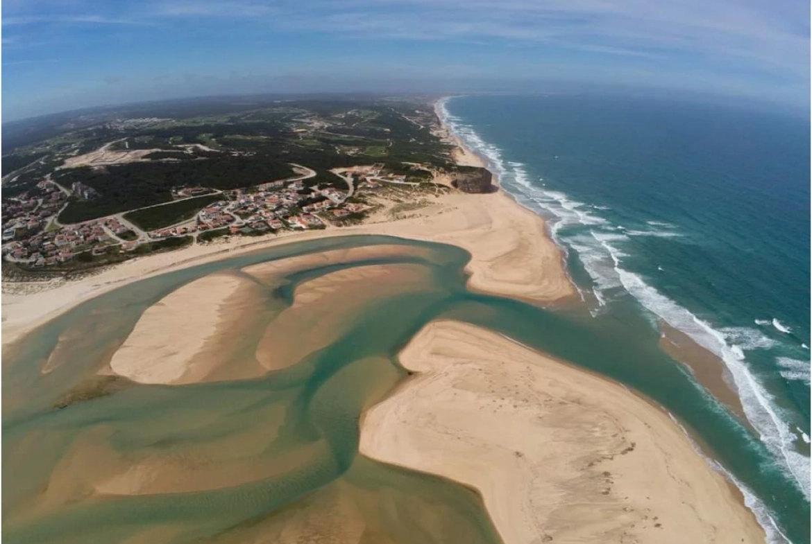 Moradia térrea contemporânea, a 5 minutos de Óbidos