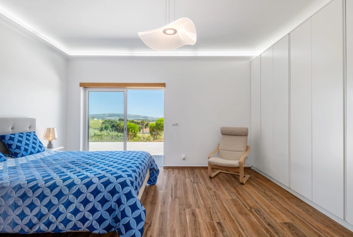 Moradia com amplo terreno e vista deslumbrante de campo e serra!