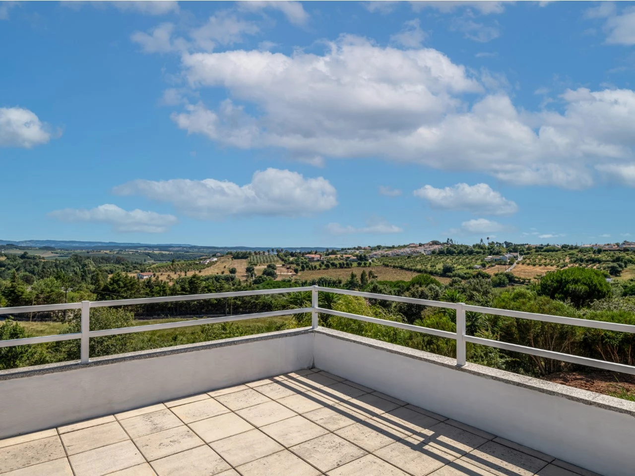 ID1d837201-0000-0500-0000-0000160986fa.jpg Moradia com amplo terreno e vista deslumbrante de campo e serra!
