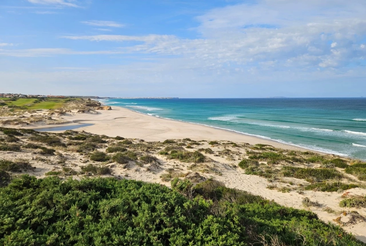 Lote no resort Praia D’El Rey apenas a 500 metros da praia
