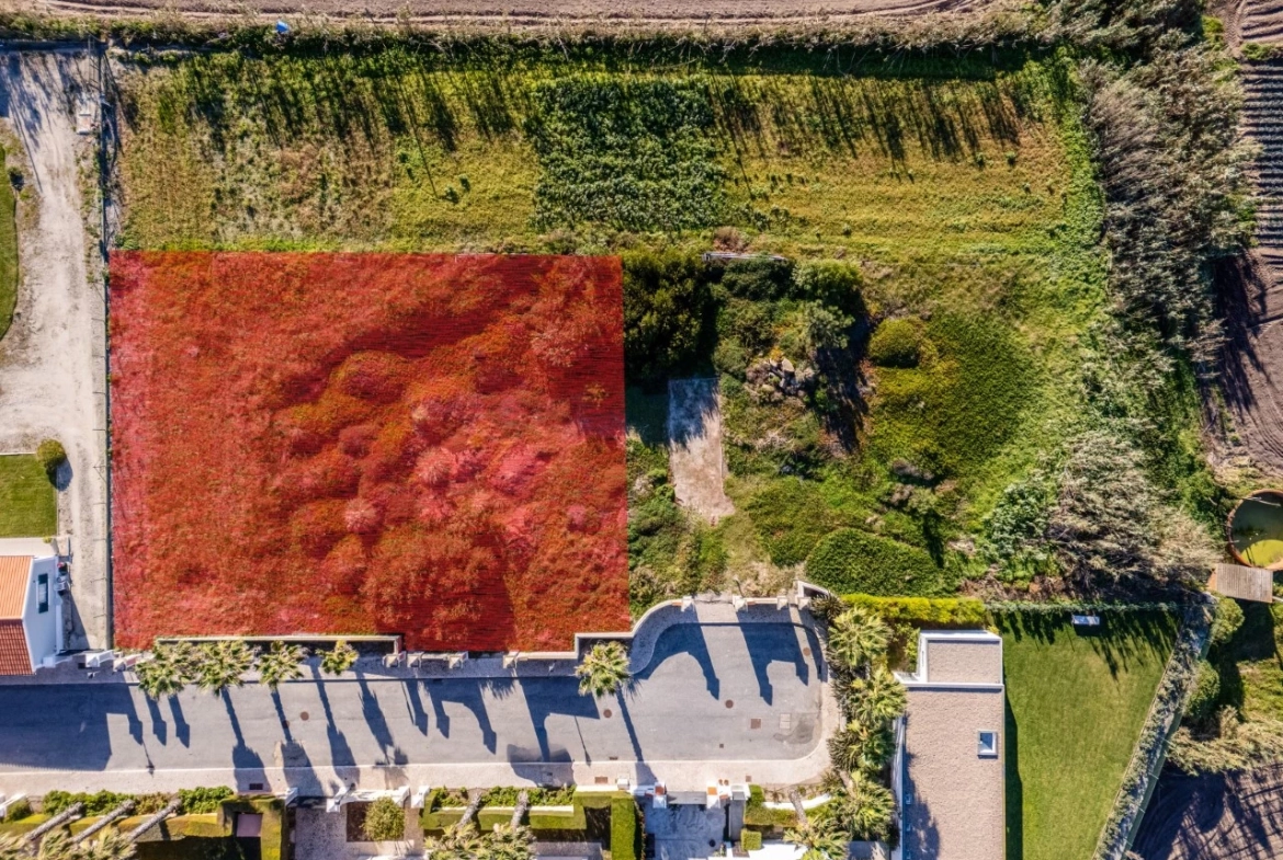 Lote no resort Praia D’El Rey apenas a 500 metros da praia