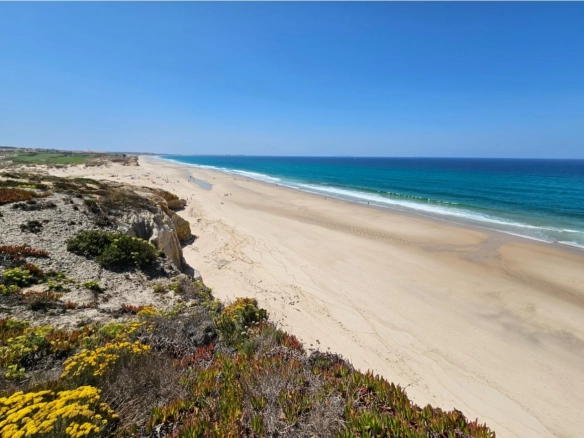 Lote no resort Praia D’El Rey apenas a 500 metros da praia