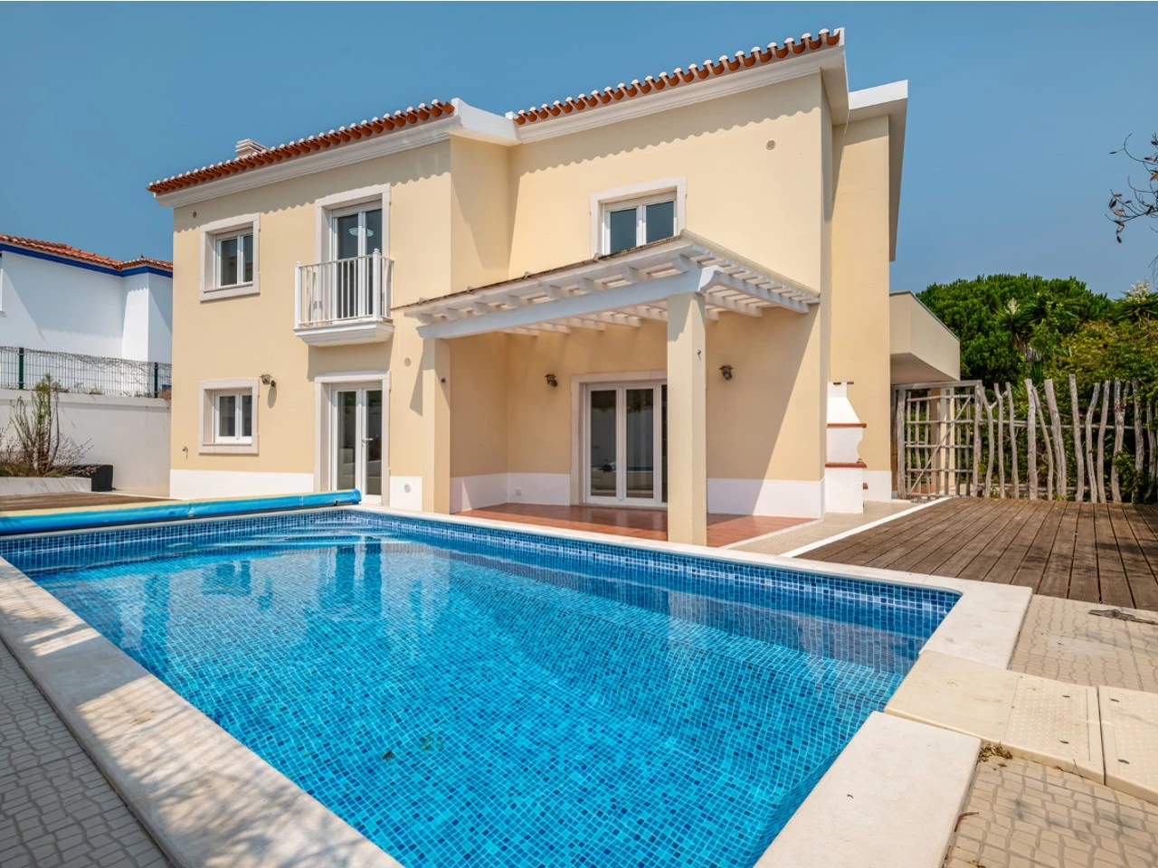 ID80a58d01-0000-0500-0000-000016ab1eb3.jpg Moradia com piscina próxima de vários campos de golfe