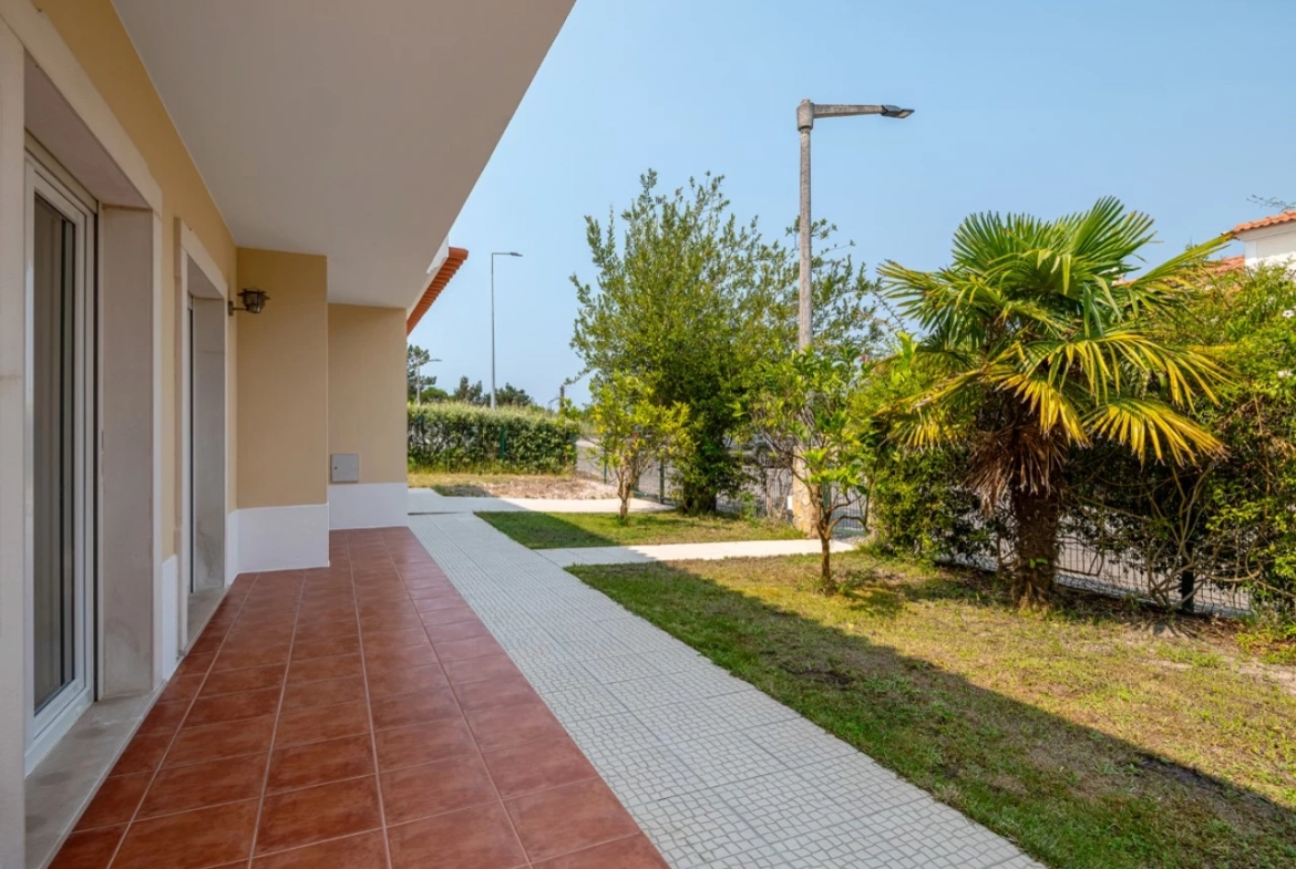 Moradia com piscina próxima de vários campos de golfe