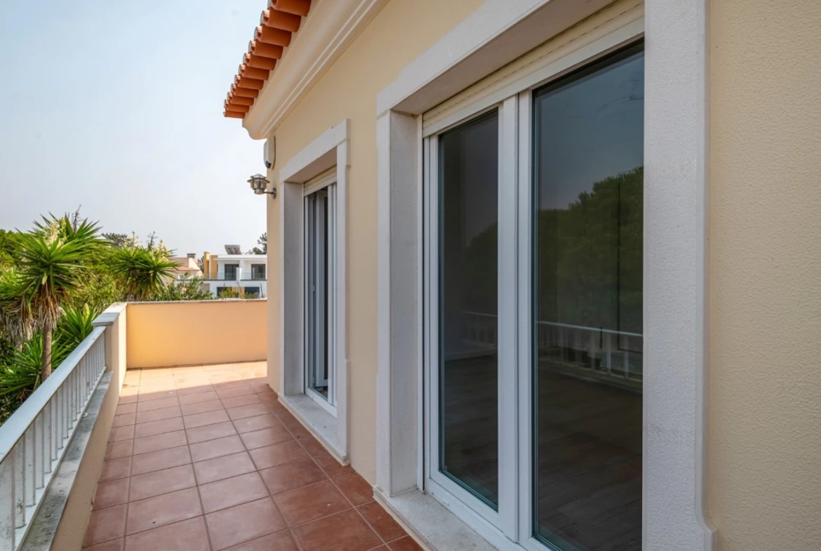Moradia com piscina próxima de vários campos de golfe