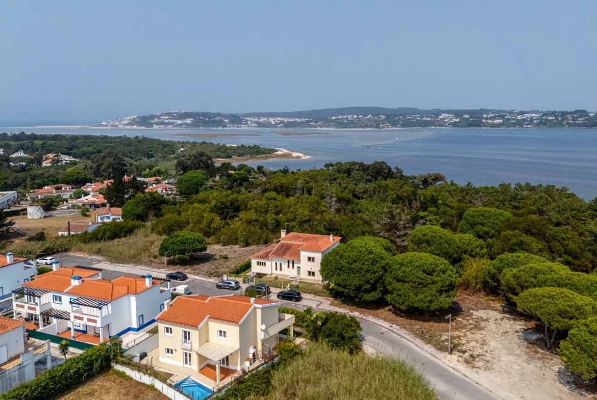 Moradia com piscina próxima de vários campos de golfe