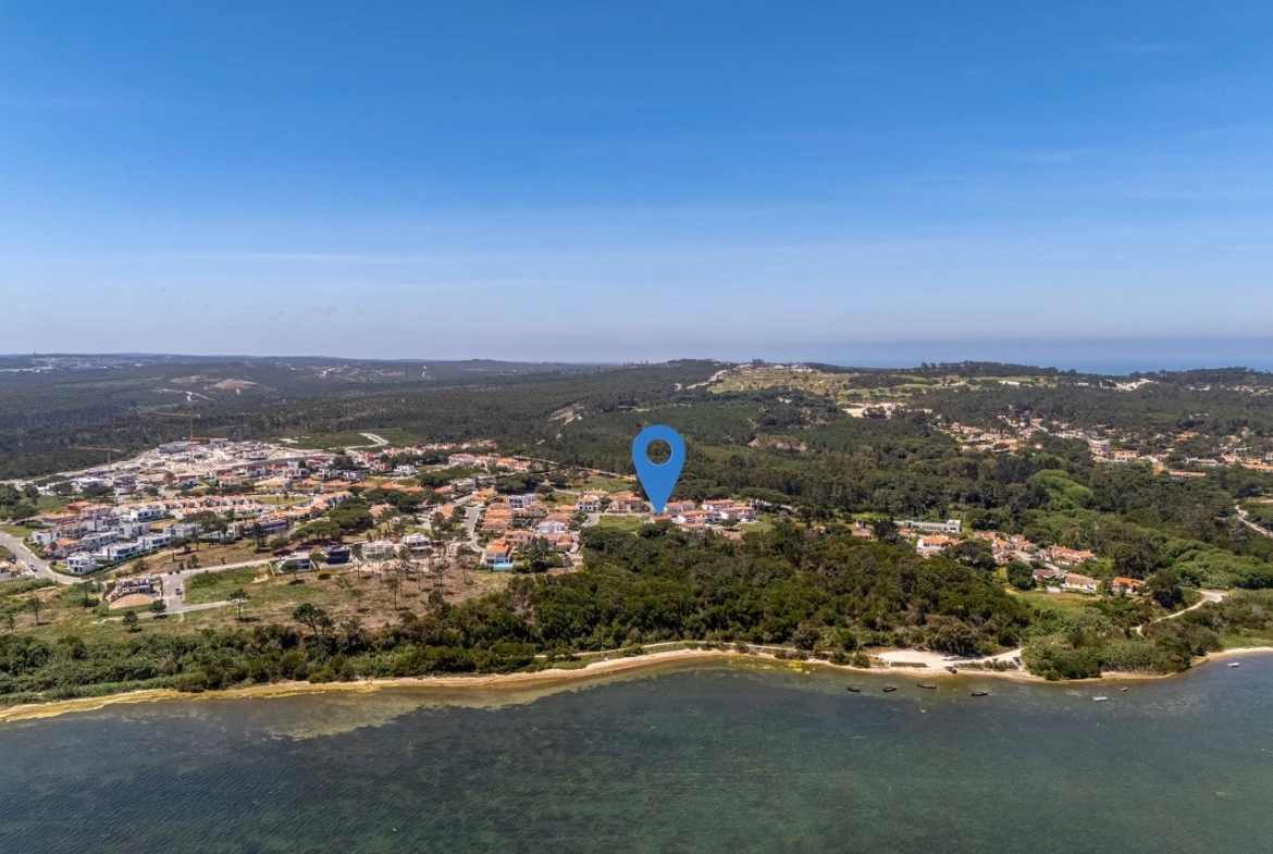 Moradia com piscina próxima de vários campos de golfe