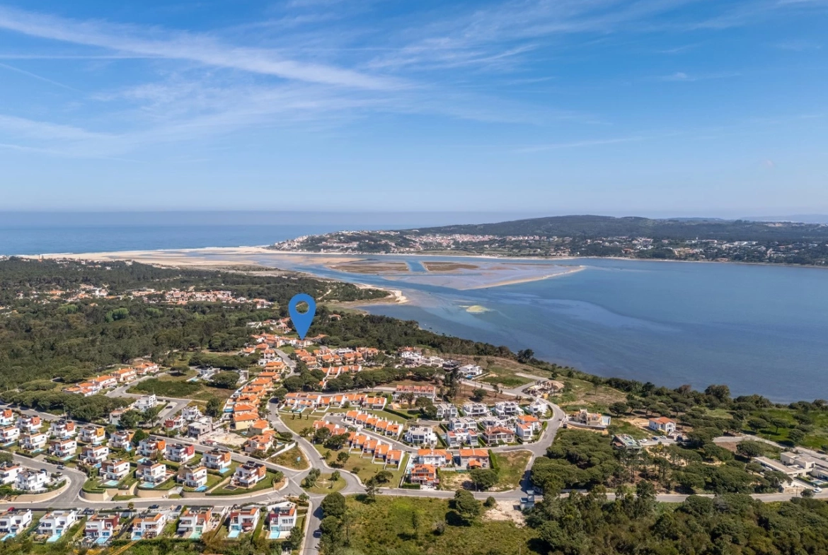 Moradia com piscina próxima de vários campos de golfe