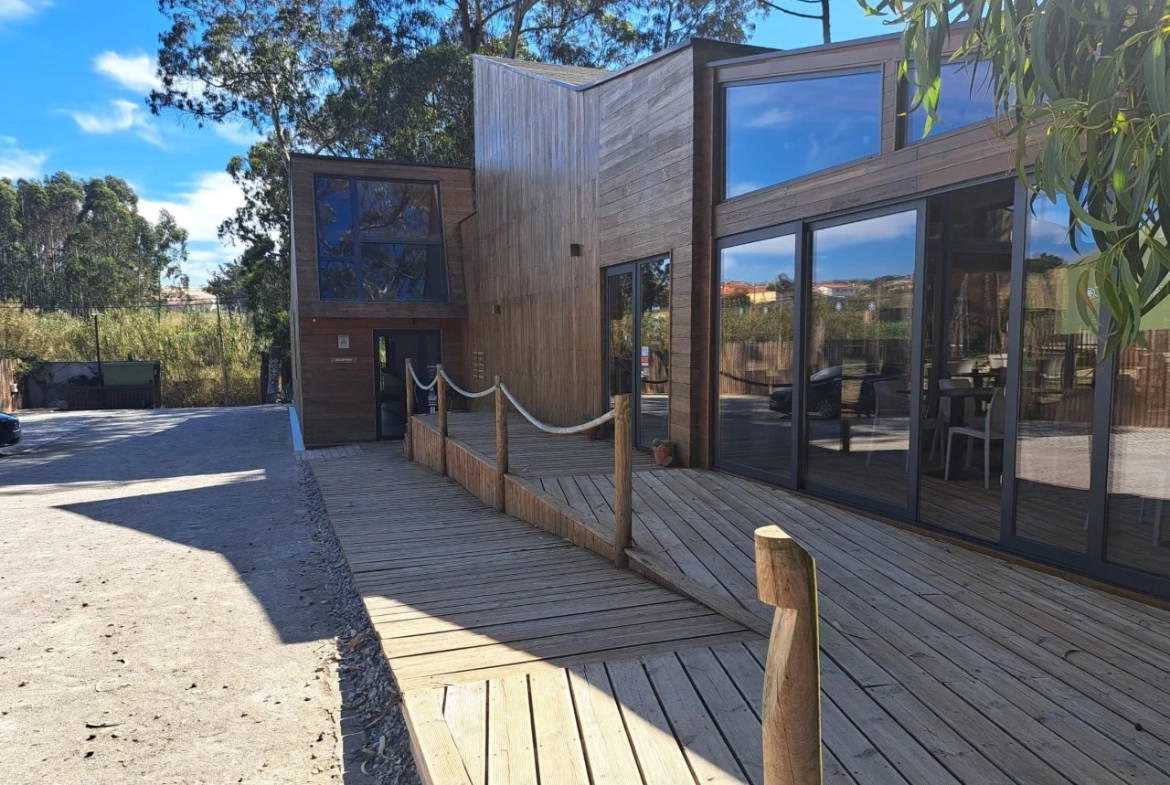 Eco Surf Resort entre a praia do Baleal e a Praia D’el Rey Golf&Beach Resort