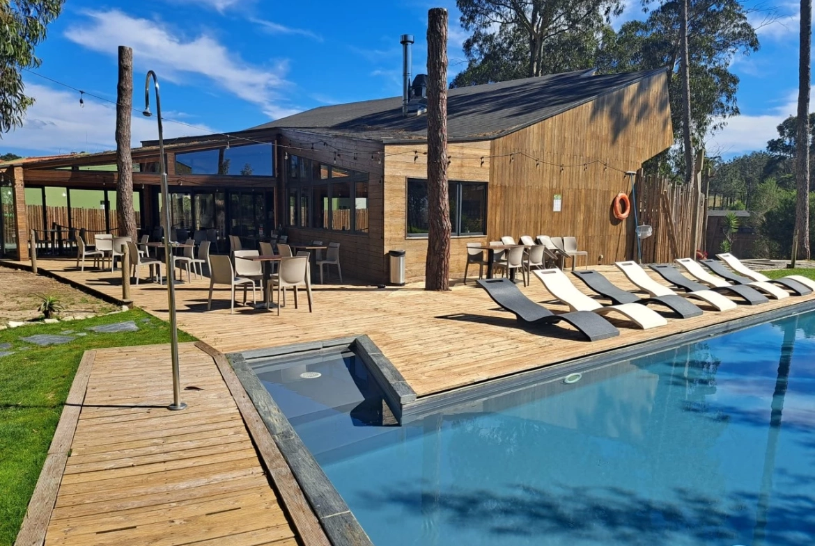 Eco Surf Resort entre a praia do Baleal e a Praia D’el Rey Golf&Beach Resort