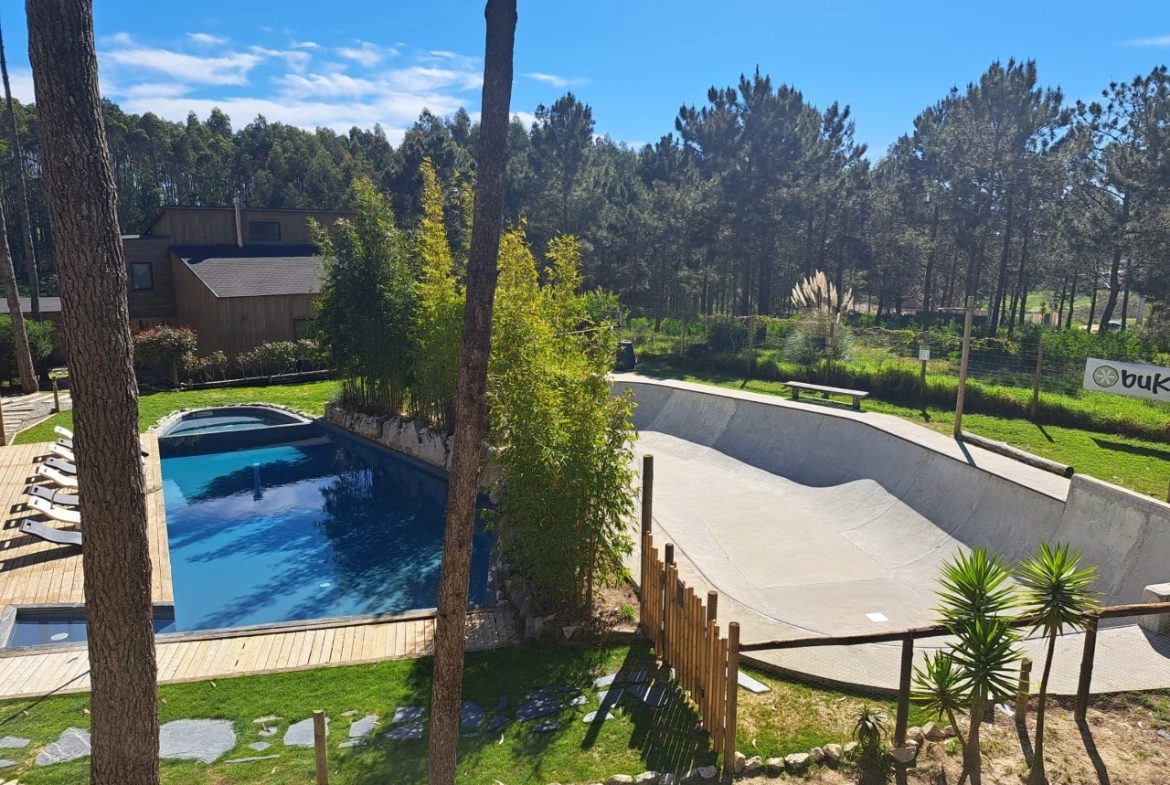 Eco Surf Resort entre a praia do Baleal e a Praia D’el Rey Golf&Beach Resort