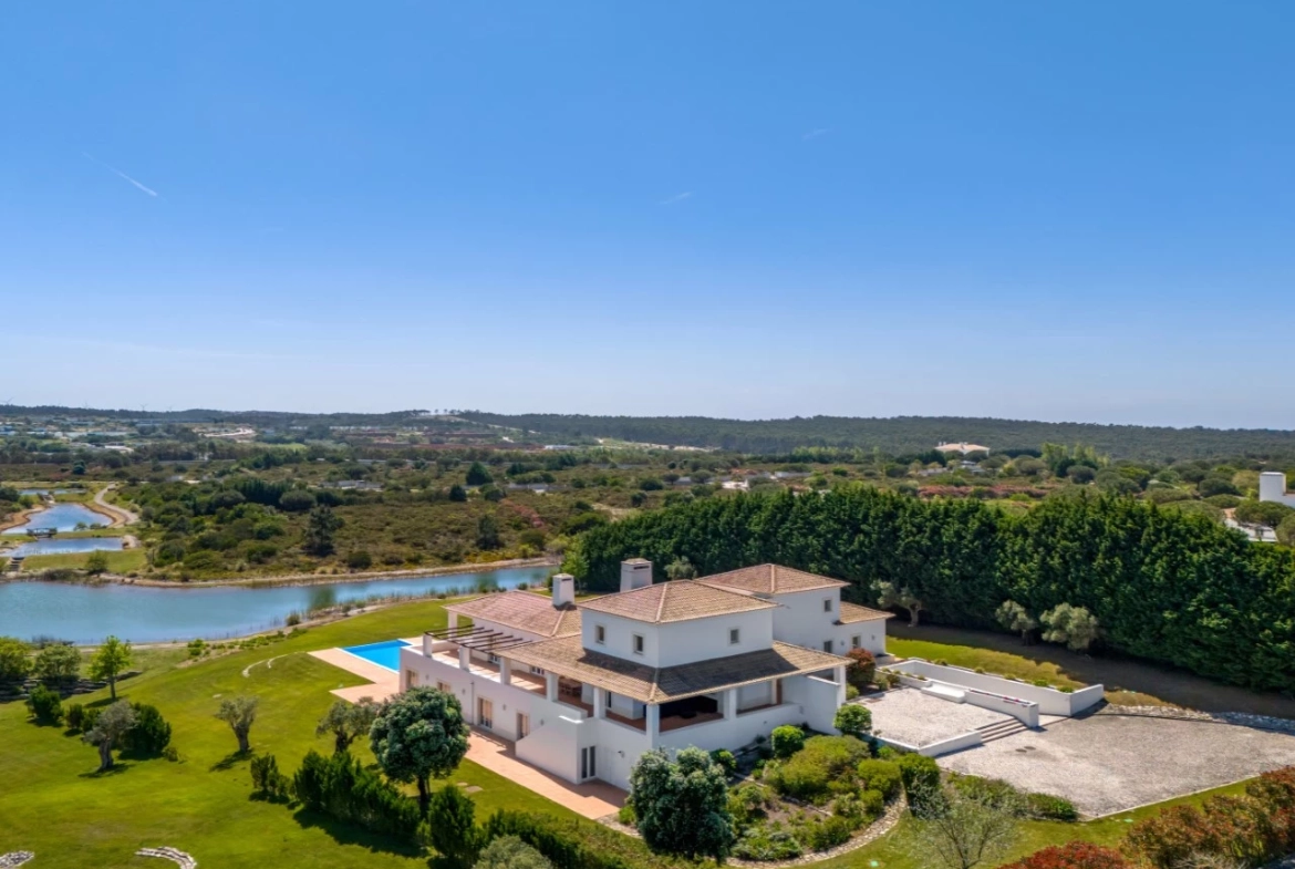 Moradia tradicional de luxo junto à Lagoa de Óbidos, golfe e praias da Costa de Prata